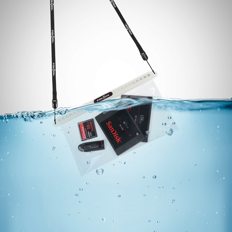 FIDLOCK_HERMETIC_dry-bag-mega-TTT-Rendering-im-Wasser