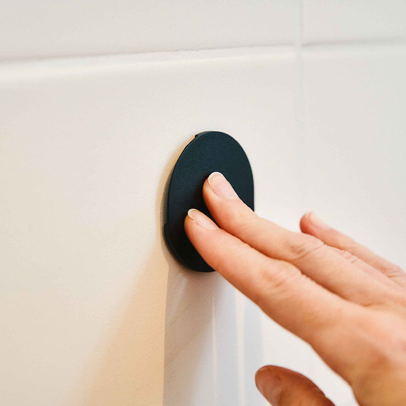FIDLOCK_VACUUM_wall-base_Befestigung-Schritt-3-gut-festdrcken
