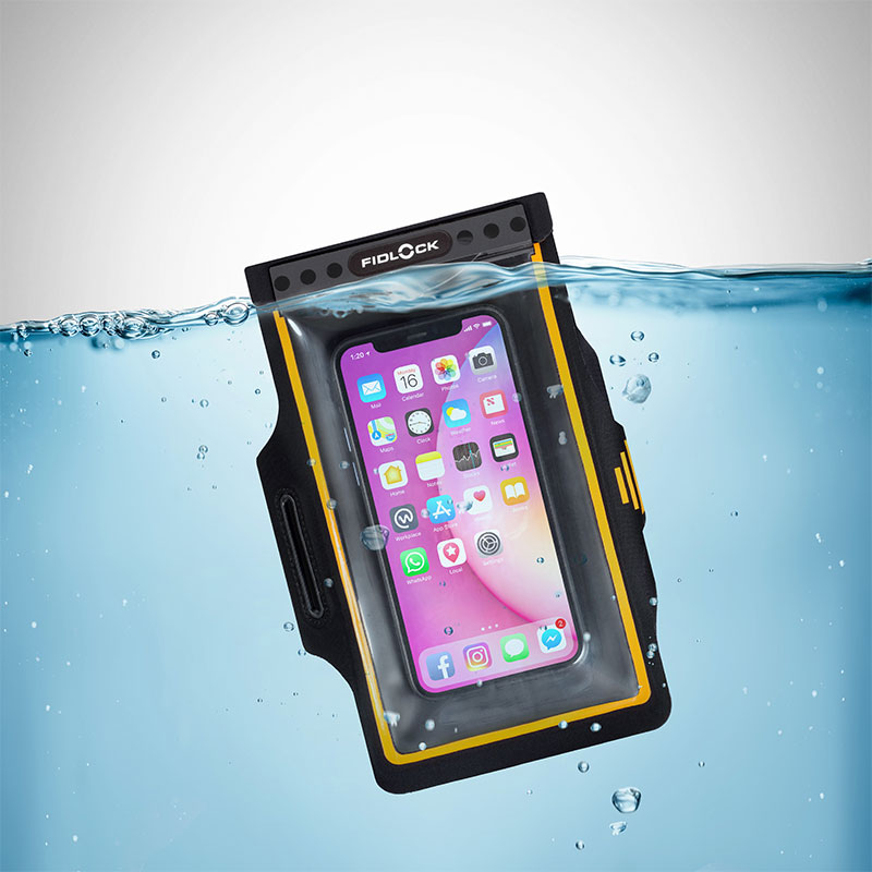 FIDLOCK-HERMETIC-armband-im-wasser
