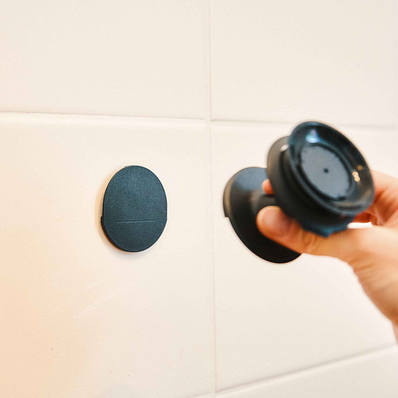 FIDLOCK_VACUUM_wall-base_Befestigung-Schritt-4-VACUUM-Kopf-auf-Wandhalterung-befestigen