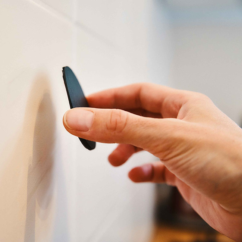 FIDLOCK_VACUUM_wall-base_Befestigung-Schritt-2-Positionierung-an-derWand