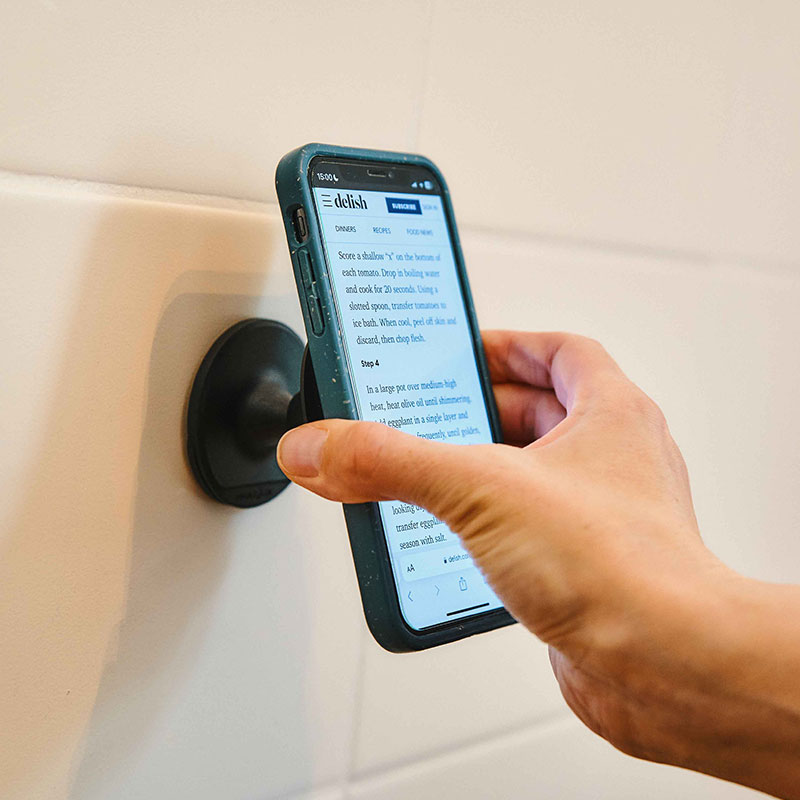 FIDLOCK_VACUUM_wall-base_Befestigung-Schritt-9-Handy-einhndig-abnehmen