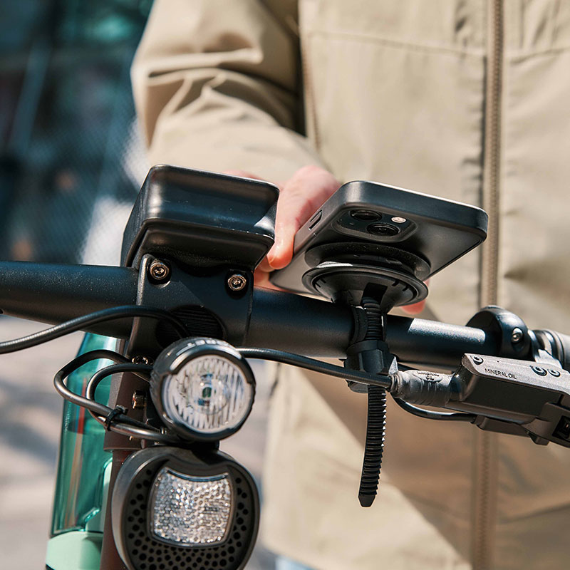 FIDLOCK-Webseite-Aktivitäten-E-Scooter-VACUUM-und-TWISTjpg