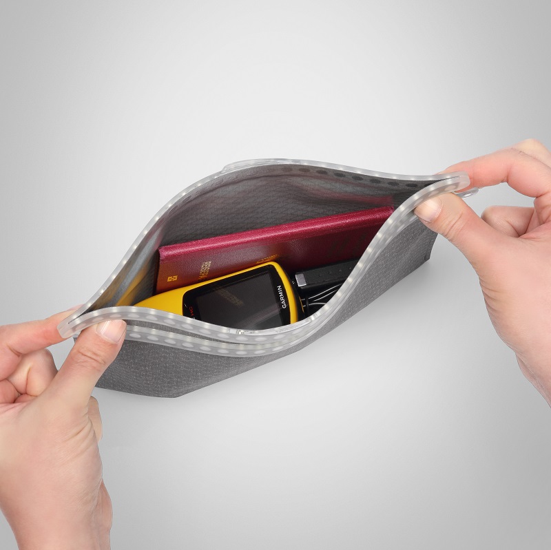 FIDLOCK_HERMETIC_dry-bag-mega-TGG-Rendering-geöffnet