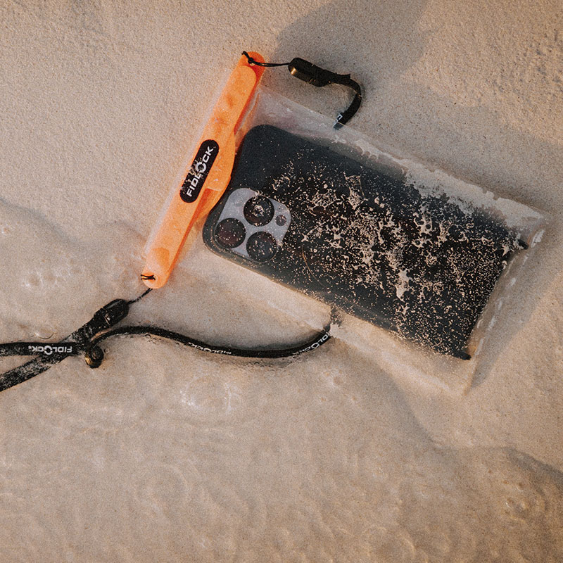 FIDLOCK-HERMETIC-dry-bag-medi-smartphone-waterproof-packed_Sandig