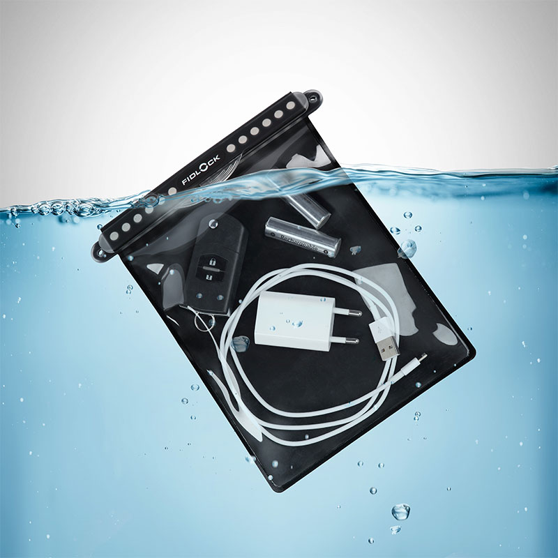 FIDLOCK-HERMETIC-dry-bag-maxi-transparent-black-in-water